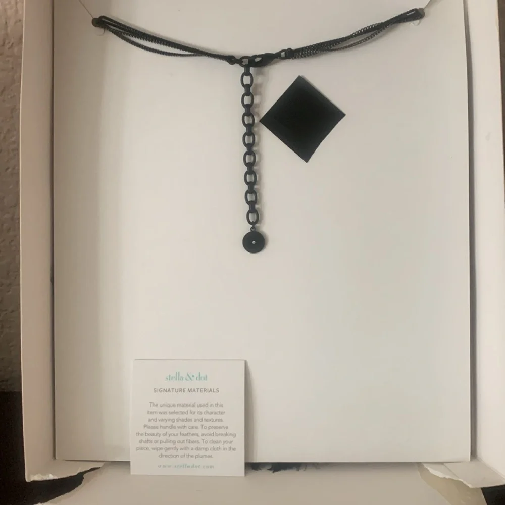 Stella and Dot necklace new with box - Picture 4 of 4